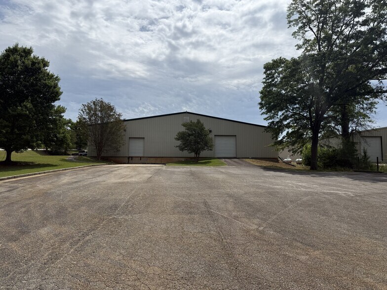 More Photos Of 100 Hudson Industrial Dr, Griffin Warehouse For Sale