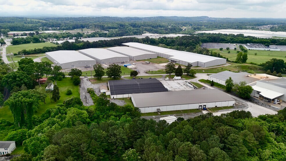 More Photos Of 2915 20th St NE, Cleveland Distribution For Lease