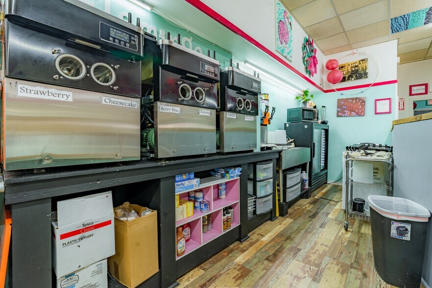 More Photos Of 105 N Main St, Hallettsville Restaurant For Sale