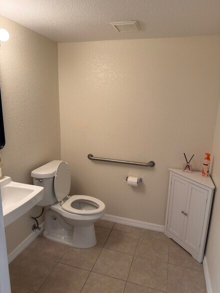 More Photos Of 17960 Toledo Blade Blvd, Port Charlotte Medical For Lease