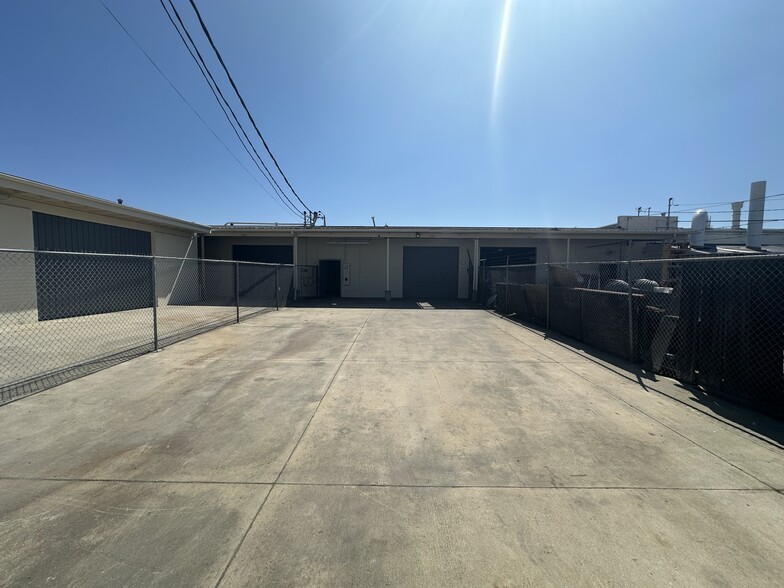 More Photos Of 1221-1225 E Ash Ave, Fullerton Warehouse For Sale