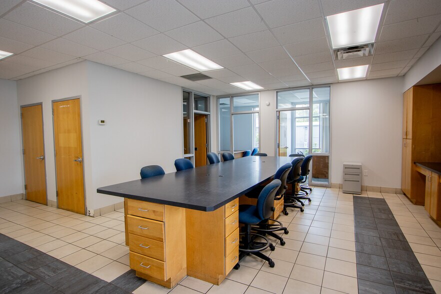 More Photos Of 297 Industrial Dr, Lexington Light Distribution For Lease