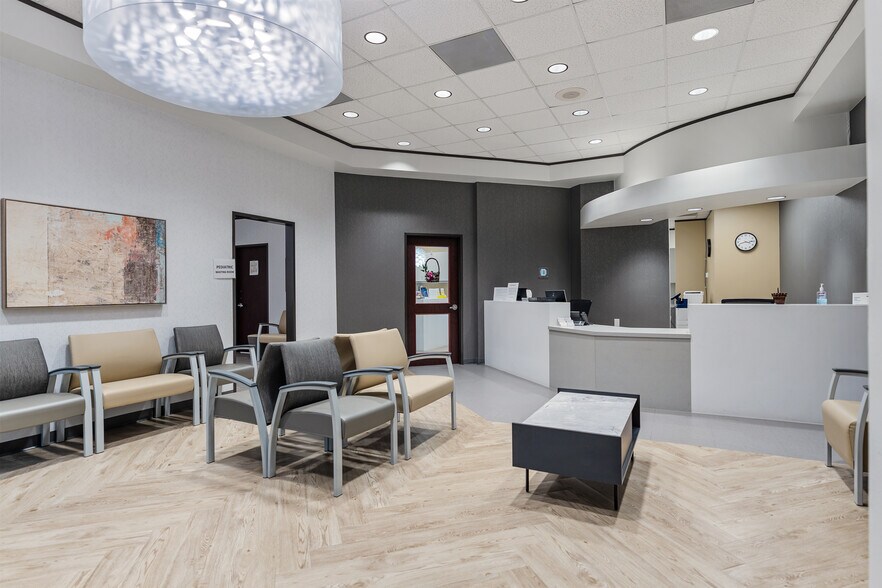 More Photos Of 1330 Kingwood Dr, Kingwood Medical For Lease
