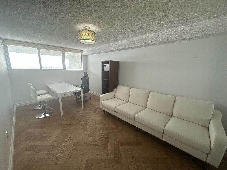 More Photos Of 375 King St N, Waterloo Apartments For Sale