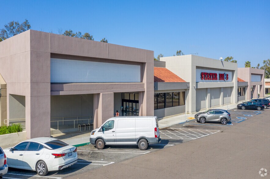 More Photos Of 710-790 Sycamore Ave, Vista Unknown For Lease