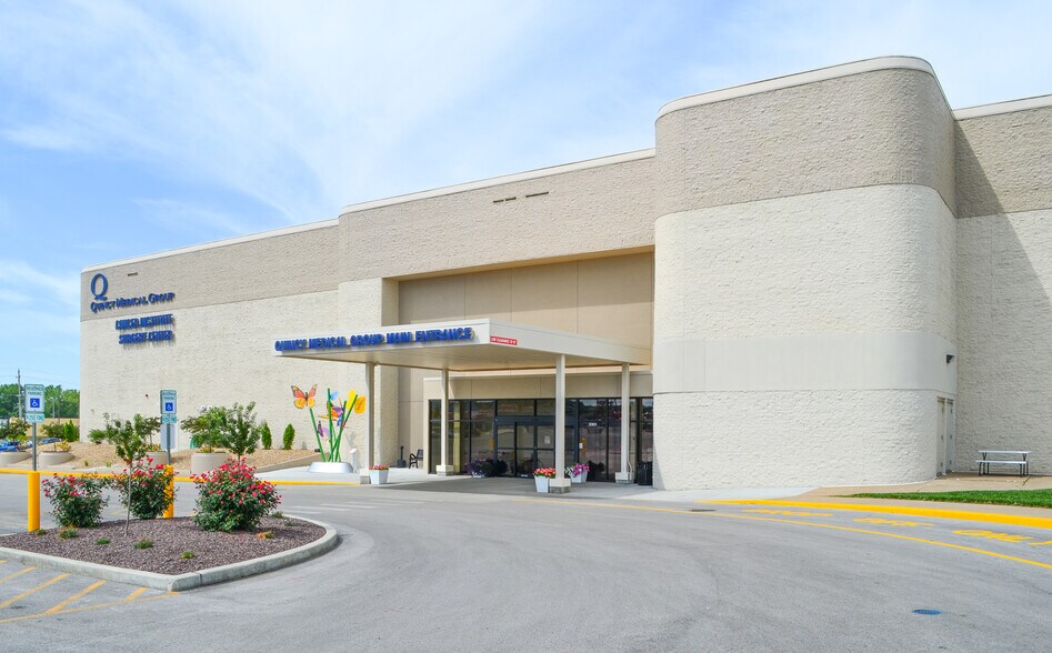 More Photos Of 405-425 N 32nd St, Quincy Freestanding For Lease