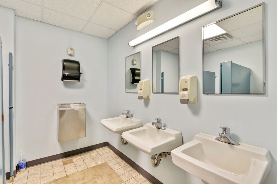 More Photos Of 8807 Sudley Rd, Manassas Office For Lease