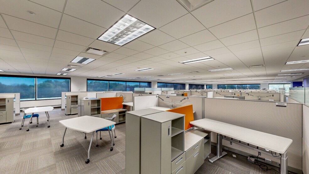 More Photos Of 111 W State St, Mason City Office For Lease