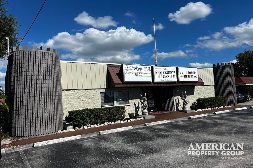 More Photos Of 2011 Bispham Rd, Sarasota Office For Lease