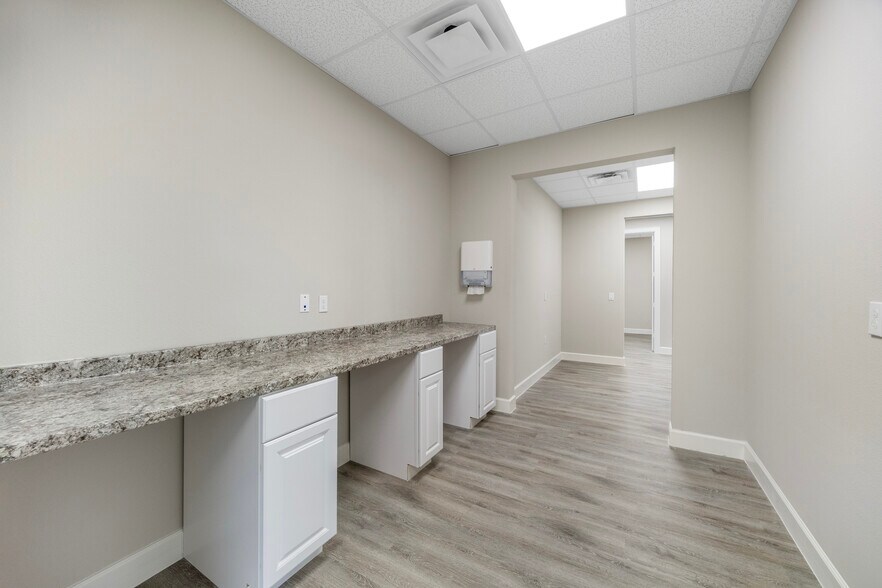 More Photos Of 3129 Kingsley Dr, Pearland Medical For Lease