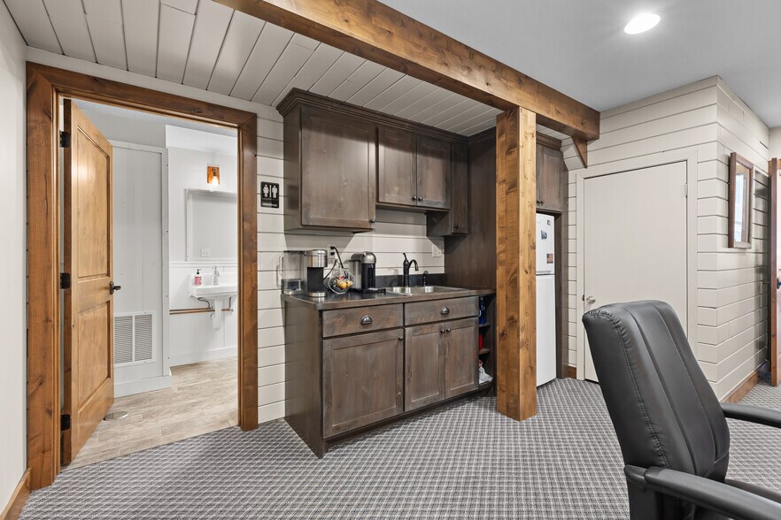 More Photos Of 7590 Design Dr, Baxter Office For Sale