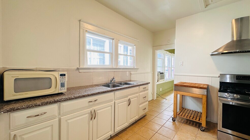More Photos Of 1439 38th Ave, Oakland Multifamily For Sale