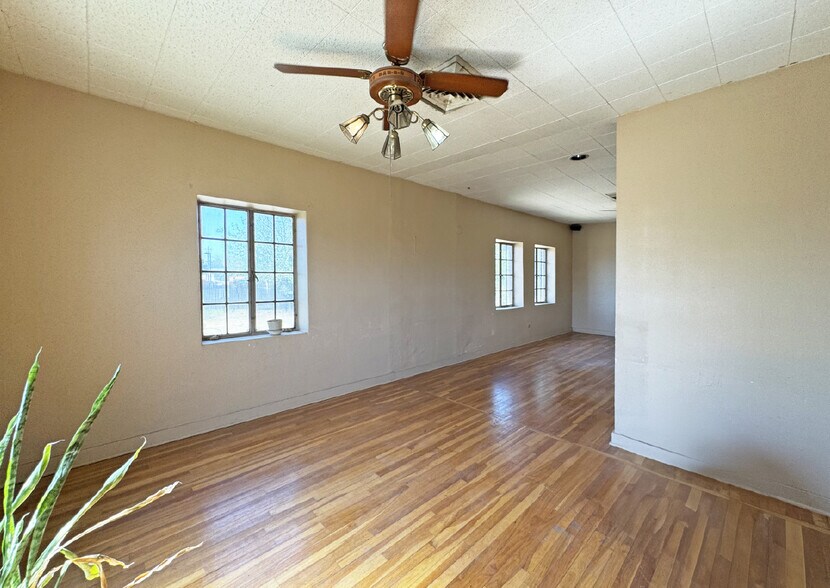 More Photos Of 5209 4th St NW, Albuquerque Restaurant For Sale