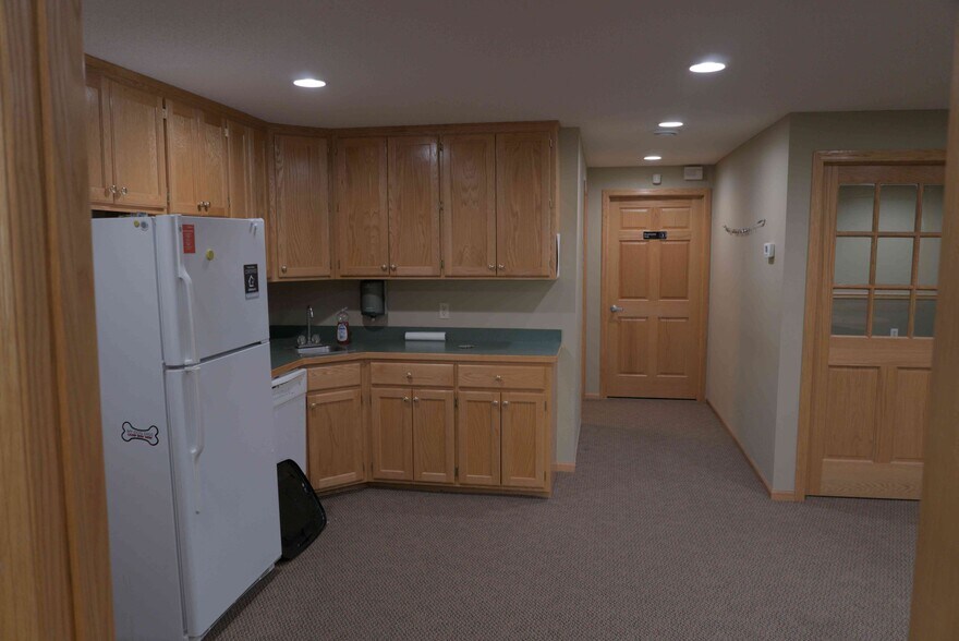 More Photos Of 8925-8929 Aztec Dr, Eden Prairie Office For Lease