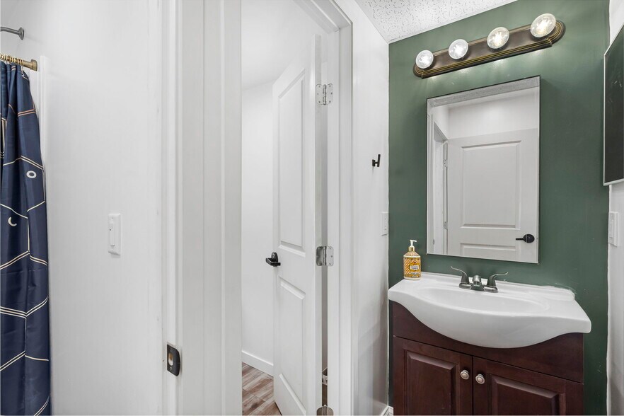 More Photos Of 324 Park Central W, Springfield Office For Lease