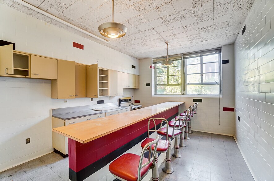 More Photos Of 800 Livermore St, Yellow Springs Research And Development For Sale
