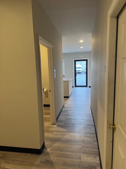 More Photos Of 8105 Richmond Rd, Toano Warehouse For Lease