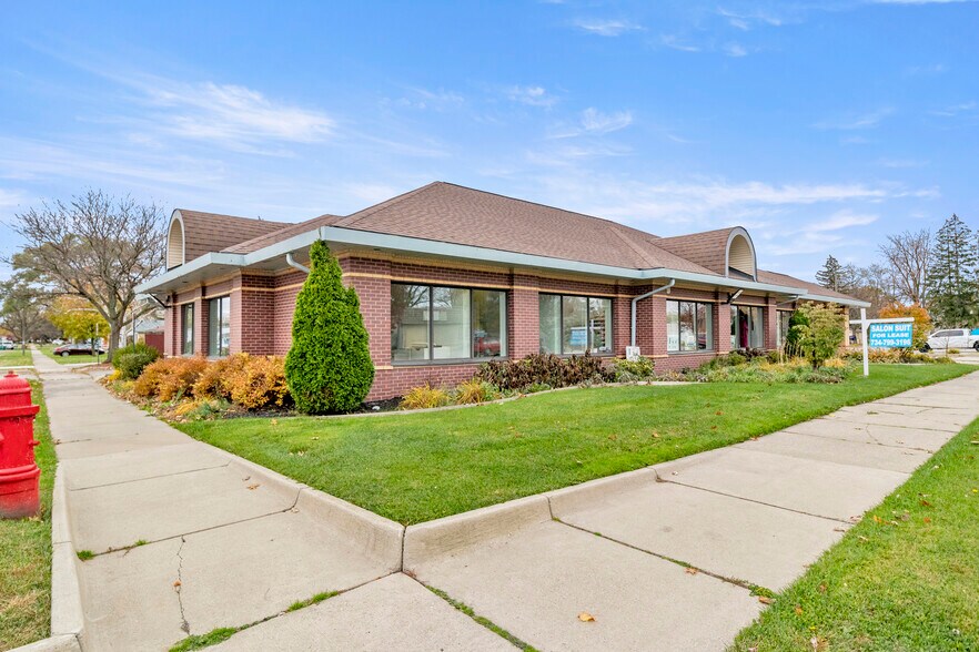 More Photos Of 27621 Warren Rd, Garden City Freestanding For Lease