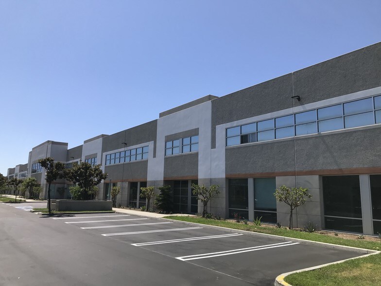 More Photos Of 201 Bernoulli Cir, Oxnard Warehouse For Lease