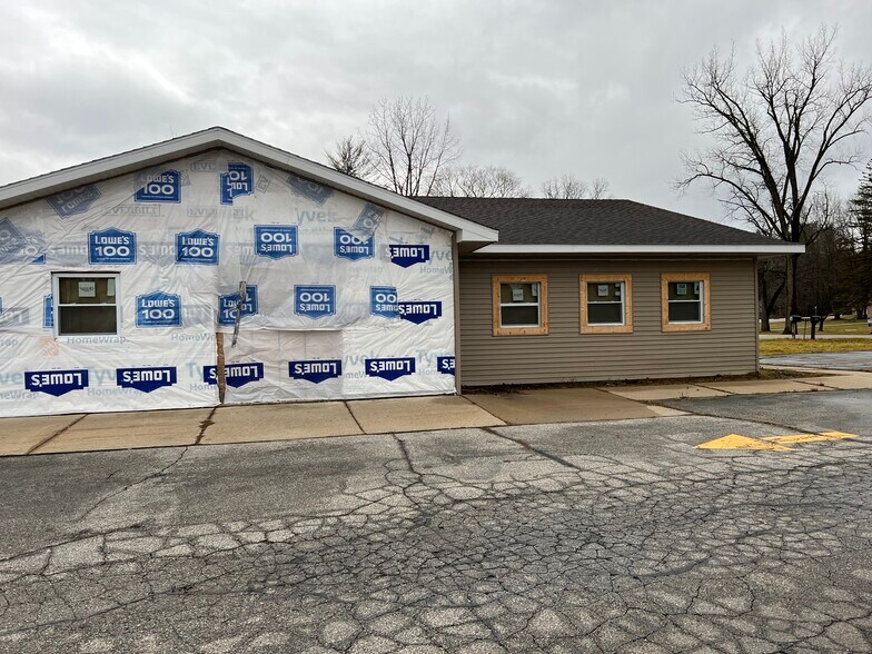 More Photos Of 201 W Saginaw Rd, Sanford Freestanding For Sale