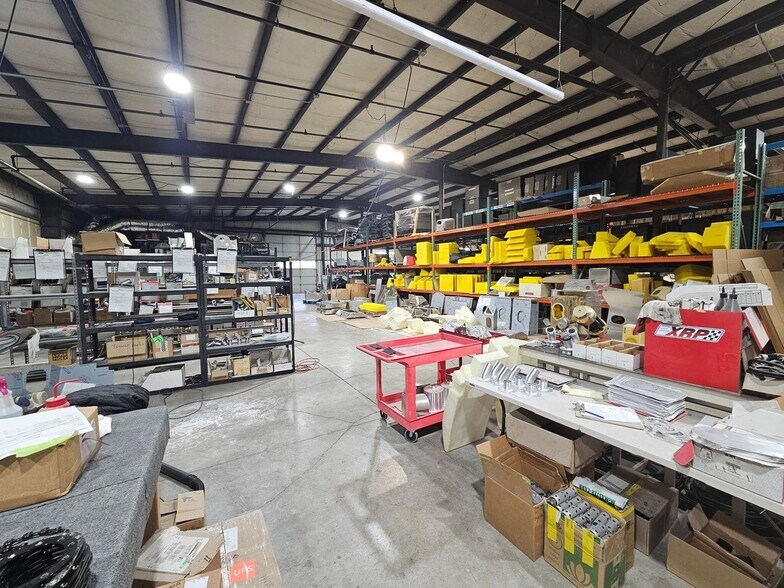 More Photos Of 1001 SW 1st St, Redmond Warehouse For Sale