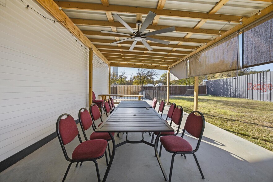 More Photos Of 9805 Jacksboro Hwy, Fort Worth Freestanding For Sale