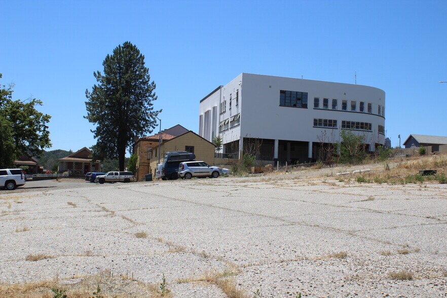 More Photos Of 108 Court St, Jackson General Retail For Sale