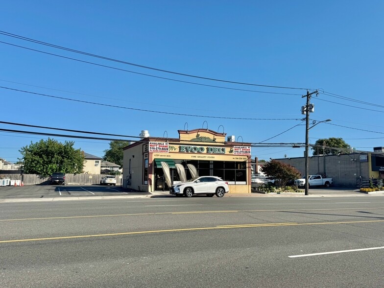 More Photos Of 4259 Austin Blvd, Island Park Restaurant For Sale