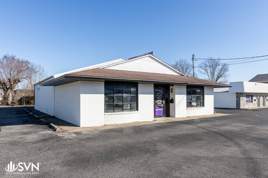 More Photos Of 508 S 3rd St, Danville Showroom For Lease