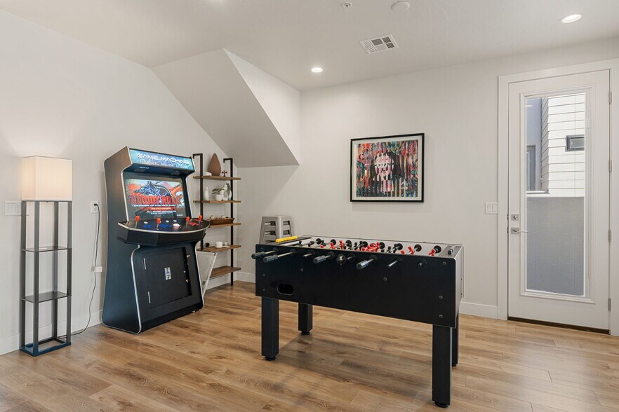 More Photos Of 2248 N Double Eagle Ln, Washington Specialty For Sale