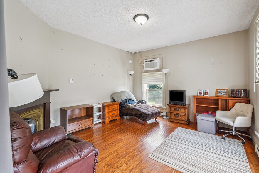 More Photos Of 920 High St, Grinnell Apartments For Sale