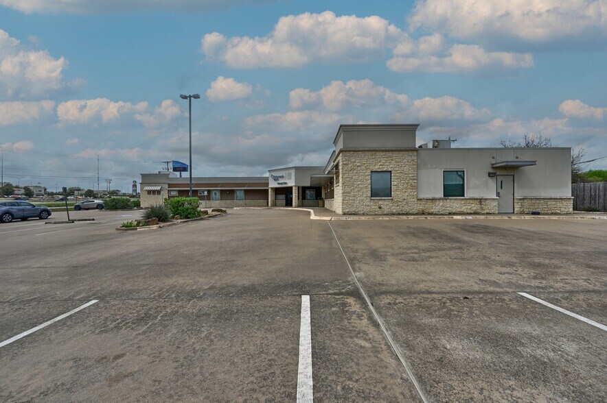 More Photos Of 110 Highway 290, Brenham Medical For Sale