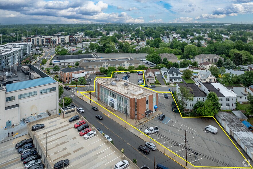 More Photos Of 380 Berry St, Woodbridge Office For Sale