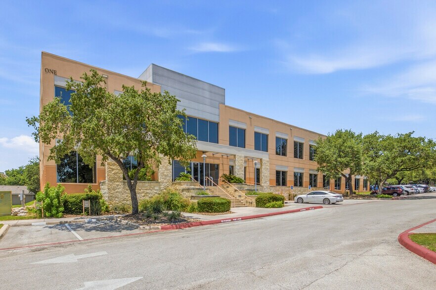 Primary Photo Of 300 E Sonterra Blvd, San Antonio Unknown For Lease