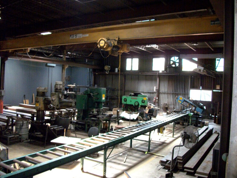 More Photos Of 9129 Euclid Ave, Manassas Warehouse For Lease