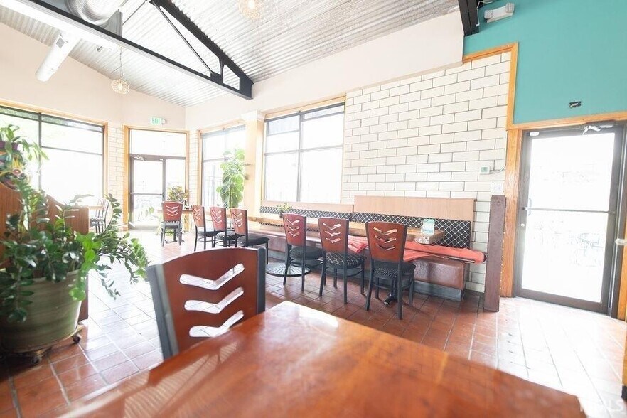 More Photos Of 409 S Walnut St, Bloomington Restaurant For Sale