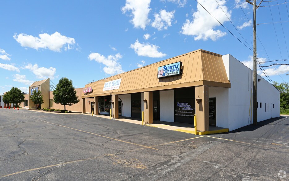 More Photos Of 3800 E State St, Rockford General Retail For Lease