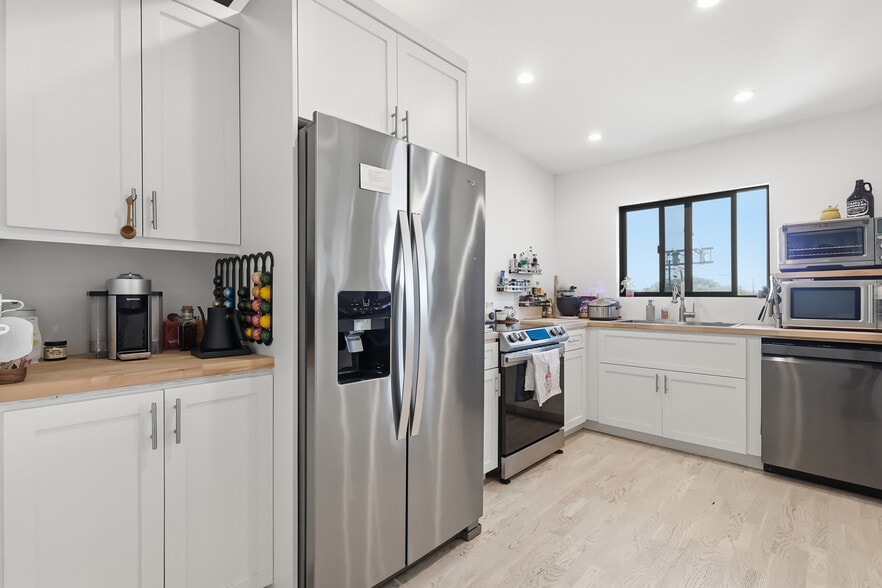 More Photos Of 1040 251st St, Harbor City Industrial For Sale