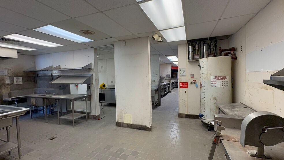 More Photos Of 2441 S Hamilton Rd, Columbus Fast Food For Lease