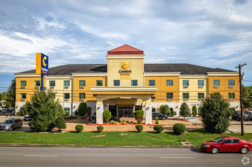 More Photos Of 5100 7th St, Bay City Hotel For Sale