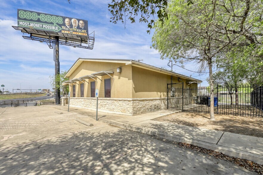 More Photos Of 5727 W I-10 Fwy, San Antonio Office For Lease
