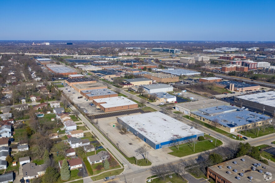 More Photos Of 3401-3411 Commercial Ave, Northbrook Warehouse For Sale