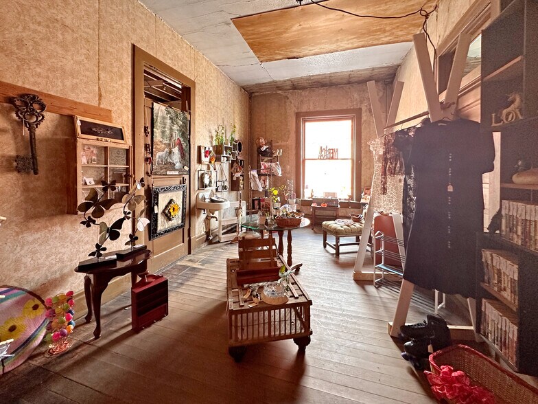 More Photos Of 200 S 3rd St, Leesville Hospitality For Sale