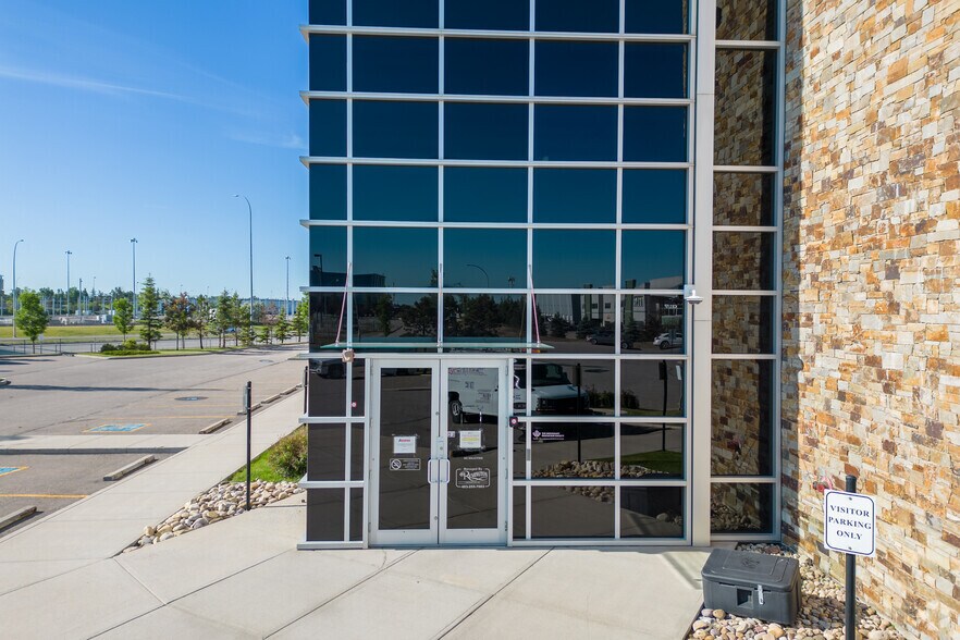 More Photos Of 3675 63rd Ave NE, Calgary Warehouse For Lease