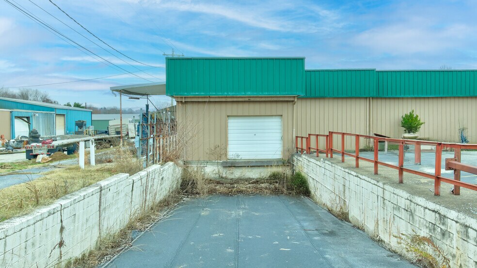 More Photos Of 2015 Payne st, Tell City Light Distribution For Sale