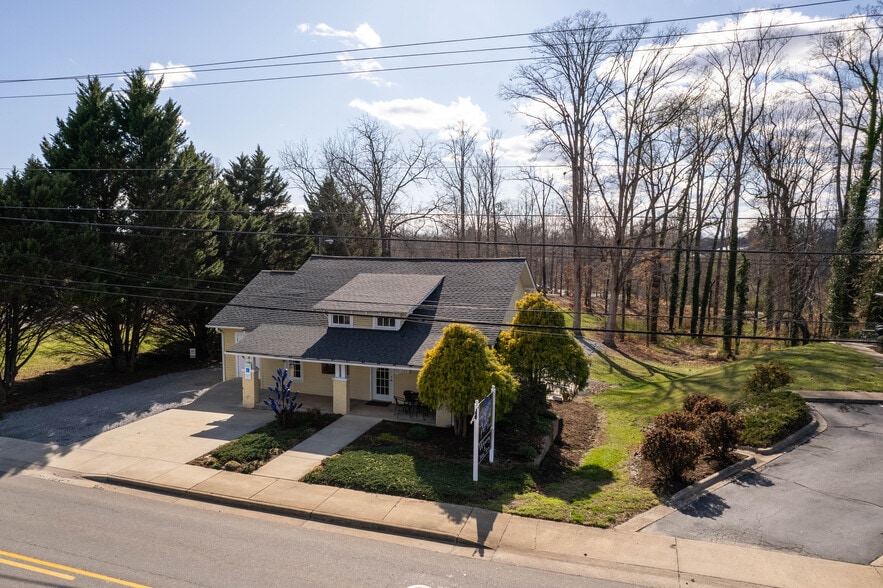 More Photos Of 913 N Bridge St, Elkin General Retail For Sale