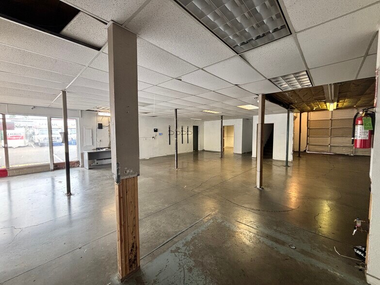 More Photos Of 2618 Cherry Ave NE, Salem Industrial For Sale