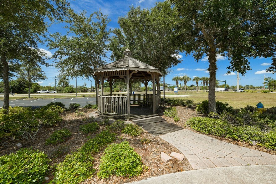 More Photos Of 5920 Pan American Blvd, North Port Medical For Lease