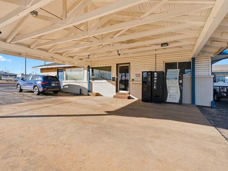 More Photos Of 1900 N Broadway Ave, Ada Hotel For Sale