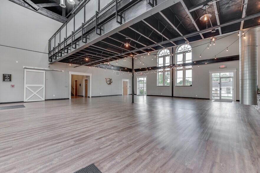 More Photos Of 300 W Broadway St, Greenwood Loft Creative Space For Sale